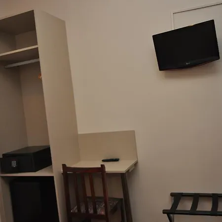 ペンション アラメダ 2*